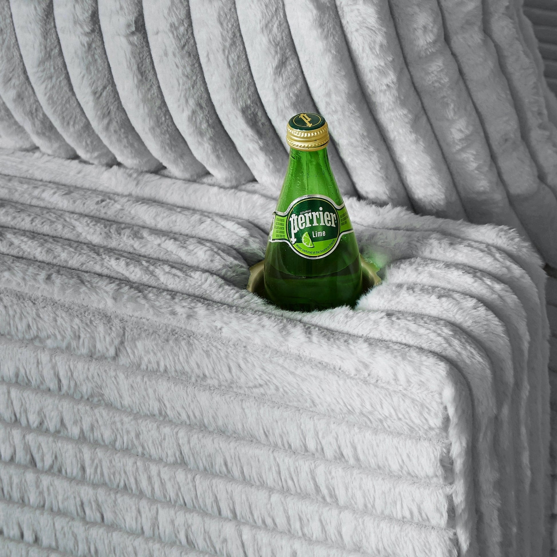 R9022 SOFA