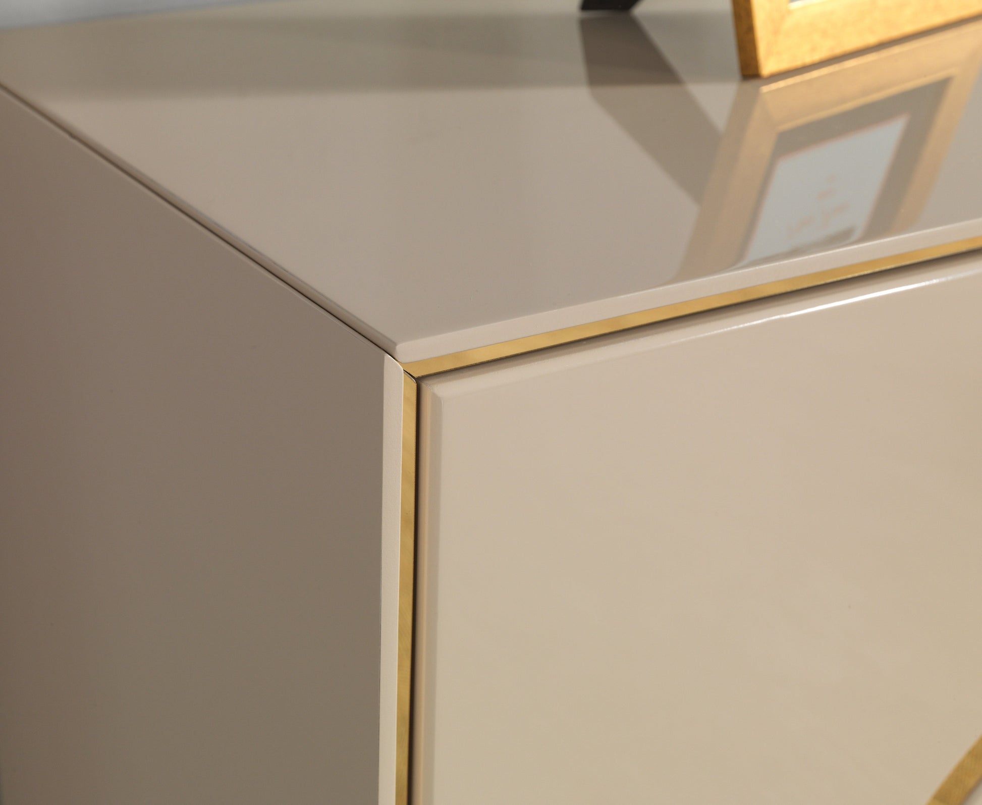 Helena Ivory Dining Server [ETA: 10/25]